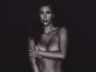 Kim Kardashian nago. Wciąż atrakcyjna po porodzie?